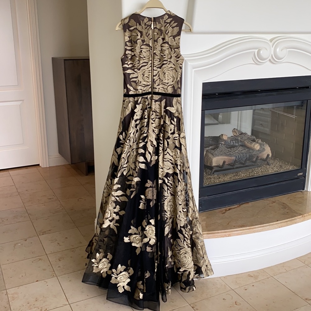 Dress - Picture 5 of 7